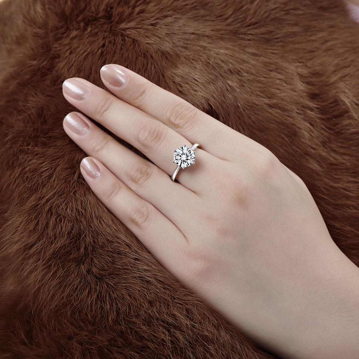 Luxury Moissanite Ring